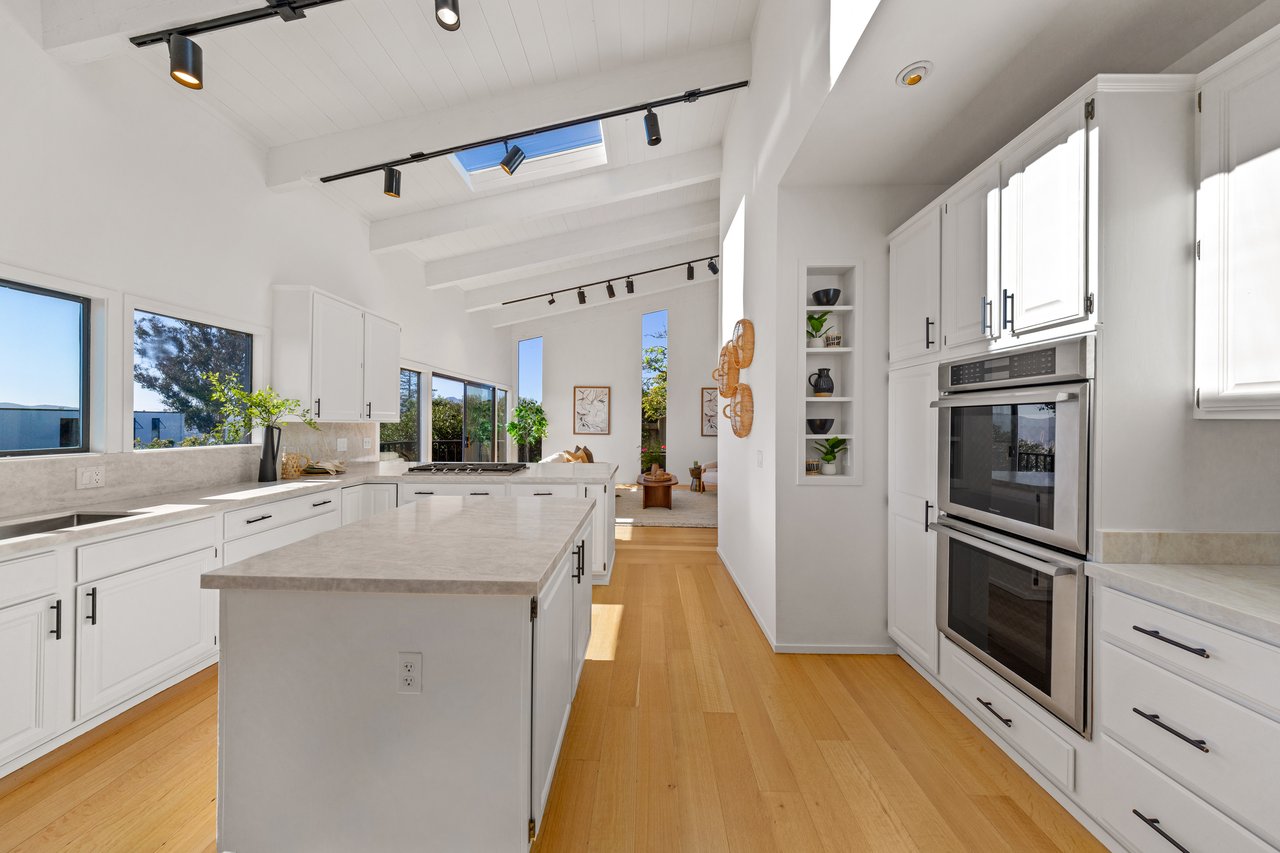 Sweeping Views of San Francisco and the Golden Gate Bridge