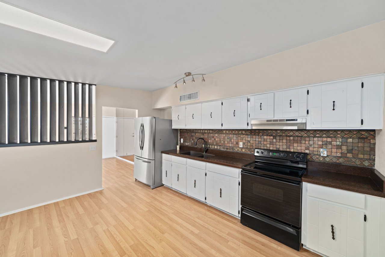 2540 S Marianne