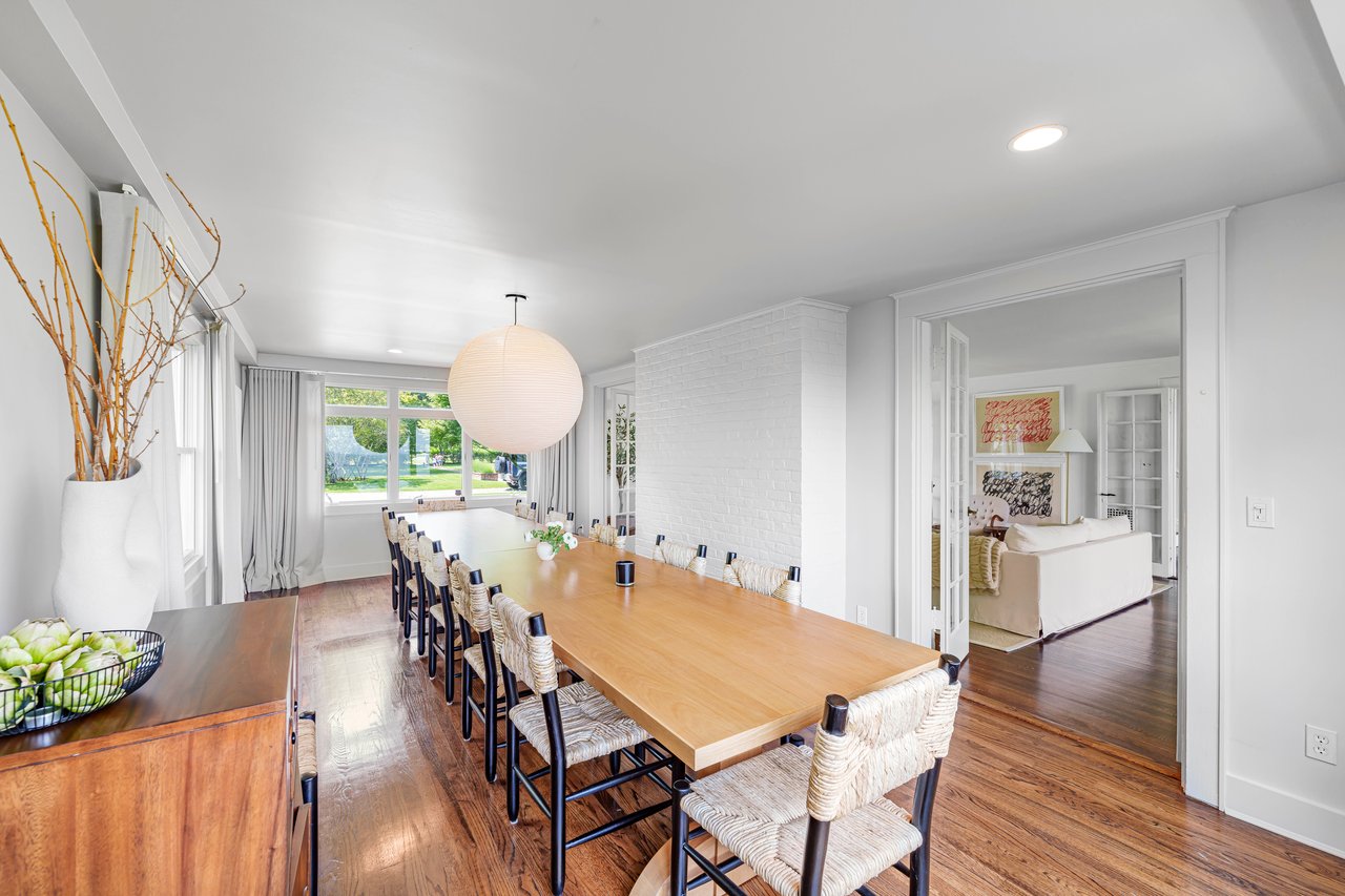 AN ELEGANT WATERFRONT ESCAPE