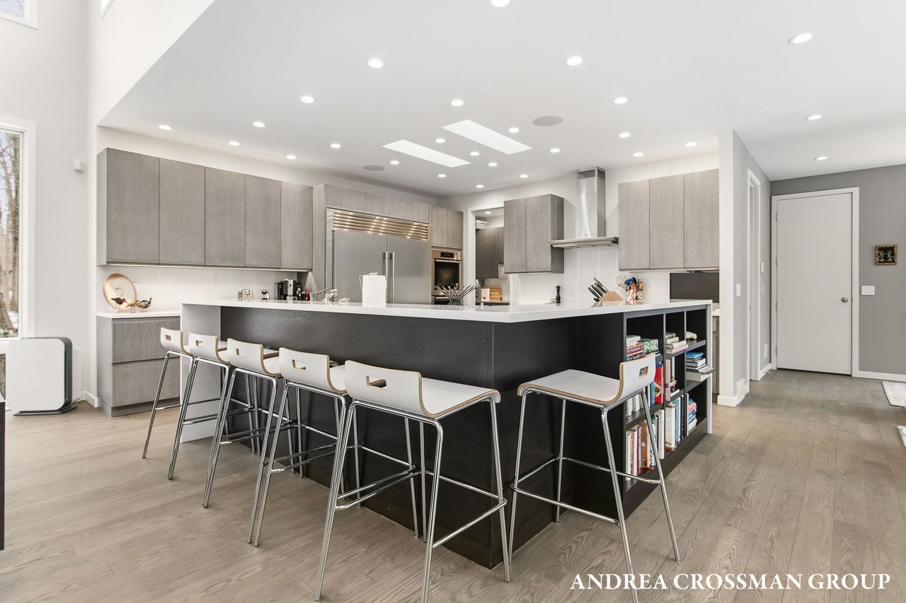 6919 Bendemeer Drive