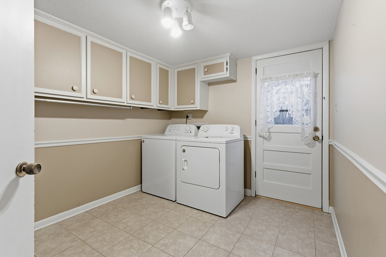 Well-Maintained 4BR in Prime South Huntsville Location