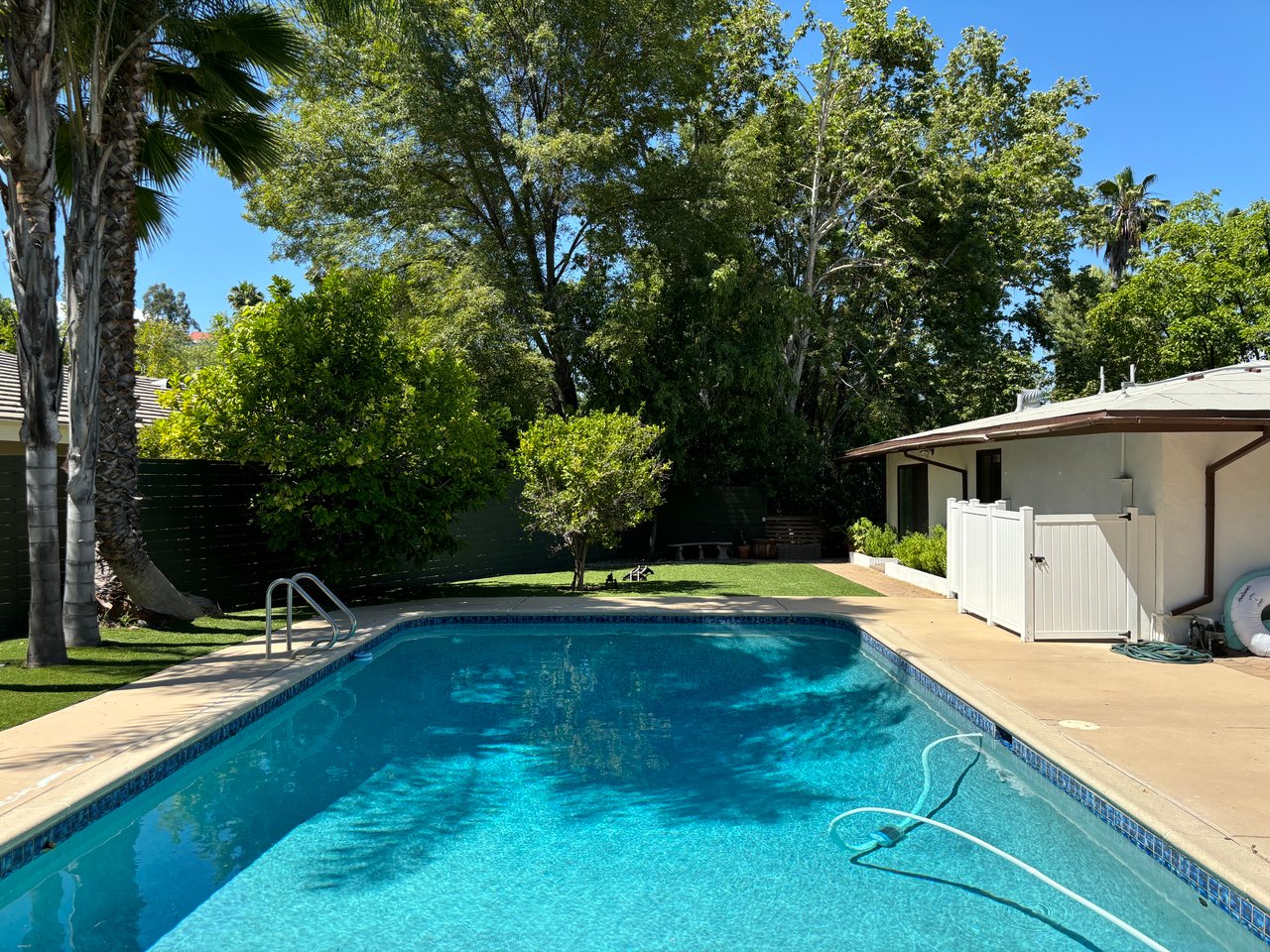 Compass Private Exclusive - Tarzana