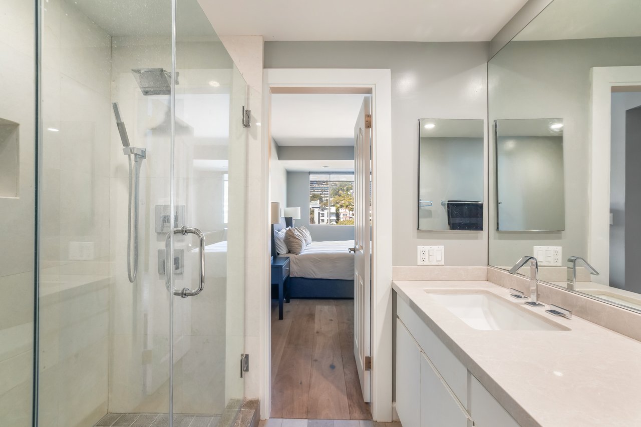 818 N Doheny Dr Unit: 607