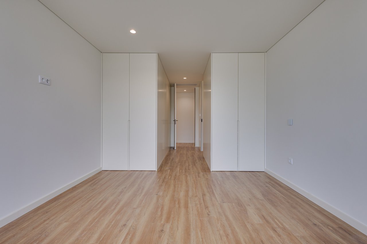 Contemporary 3-Bedroom Luxury Villa with Pool and Large Basement in Palmeira, Braga