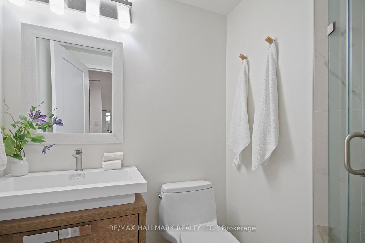 77 Harbour Sq