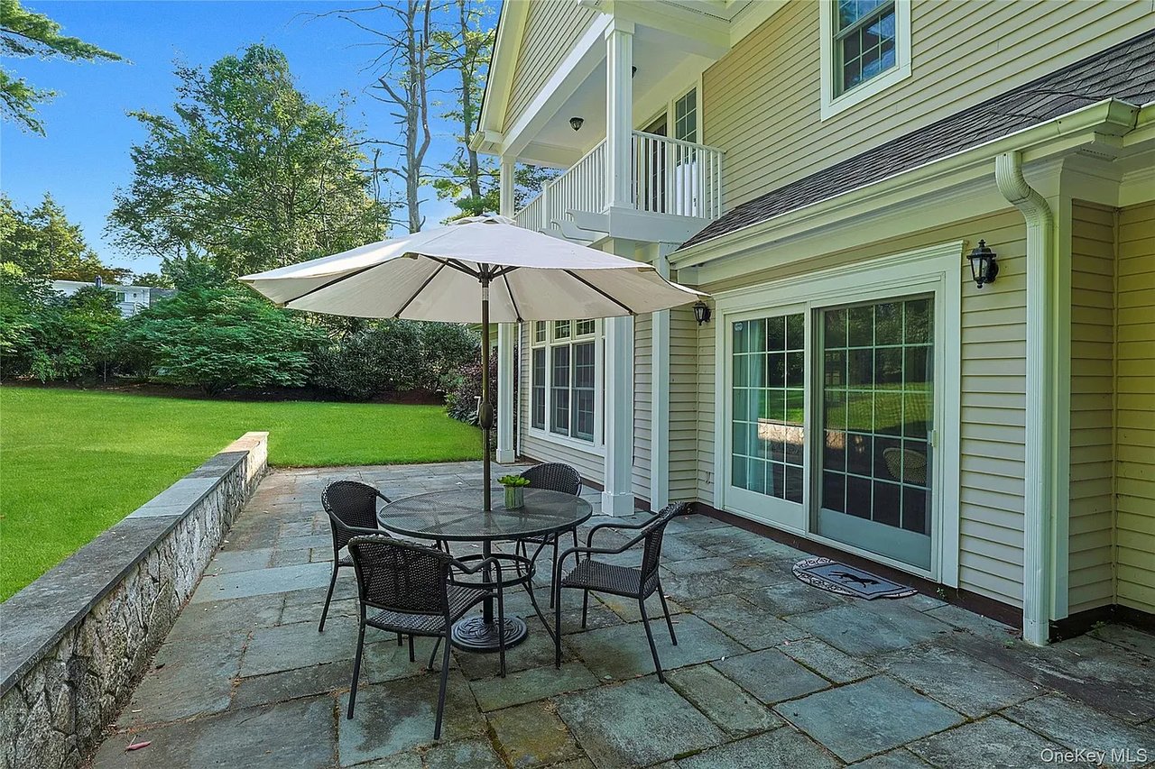 100 Fox Meadow Rd