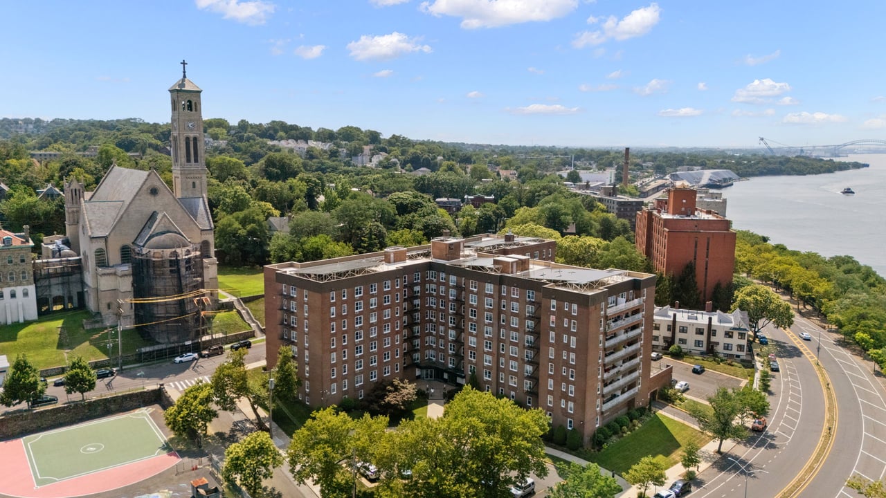 350 Richmond Terrace 1H, Cozy Co-op in Staten Island Home Tour