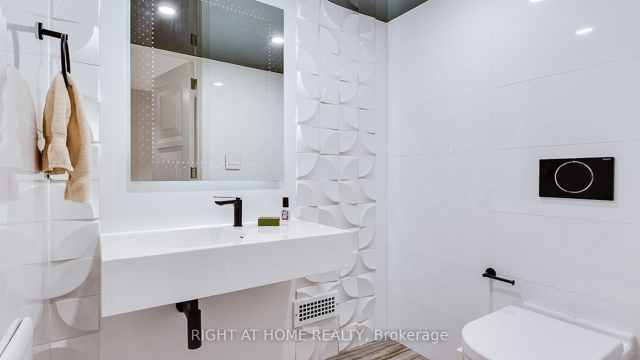 YORKVILLE FORESTY LUXURY