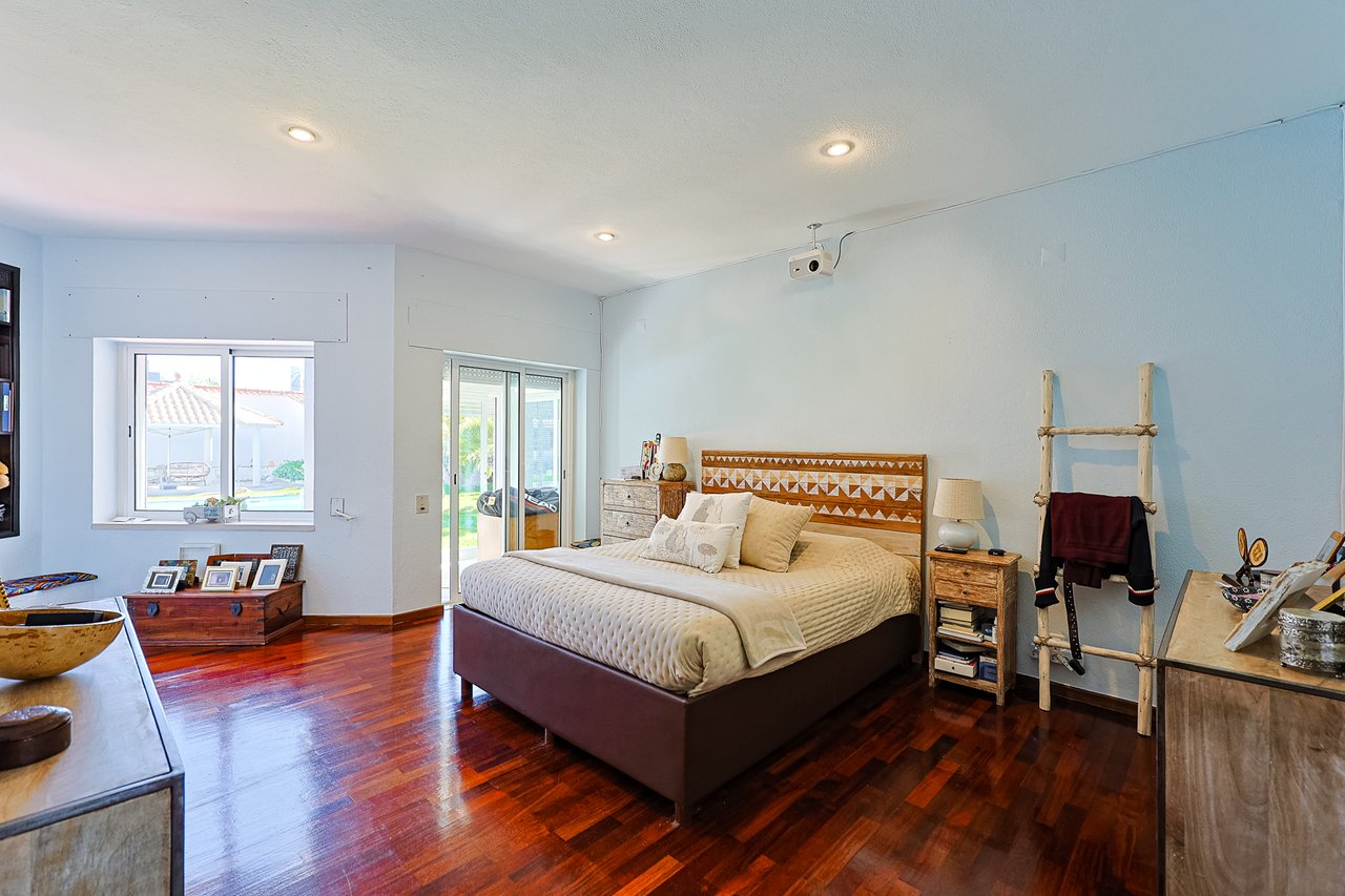 Exclusive 4,000 m² Estate in Azeitão with Tennis Court, Spa & Approved Development Project