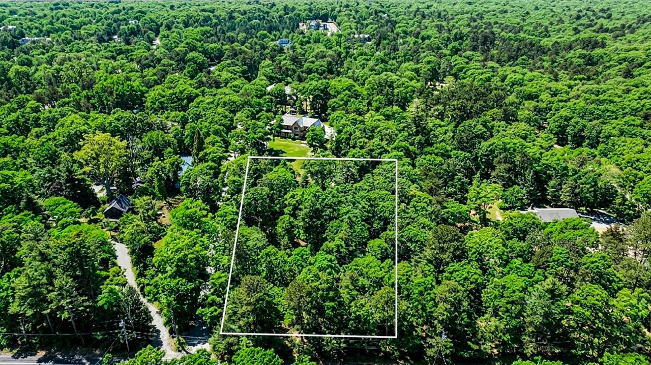 732 Sag Harbor Tpke