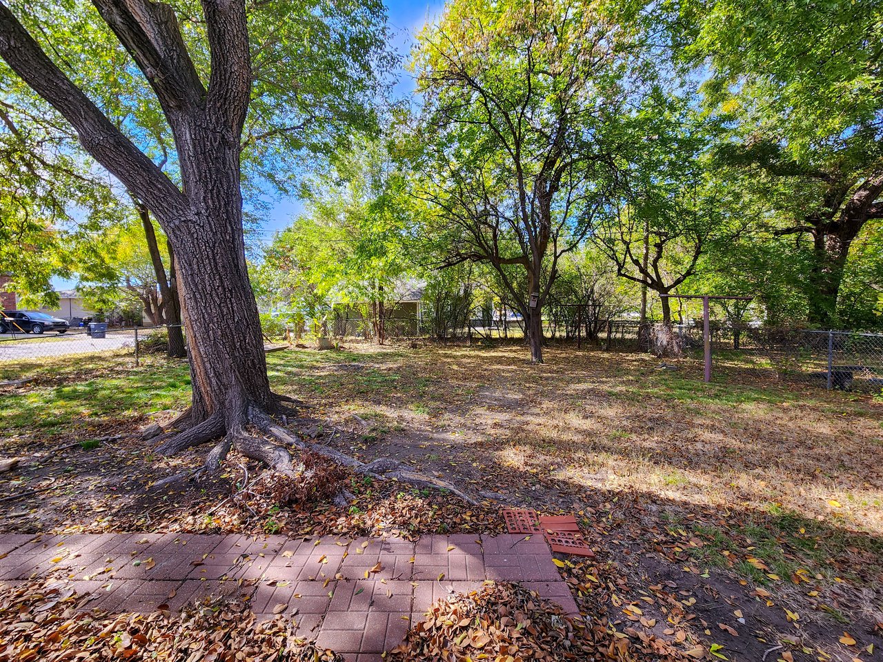 1002 Overland Ct