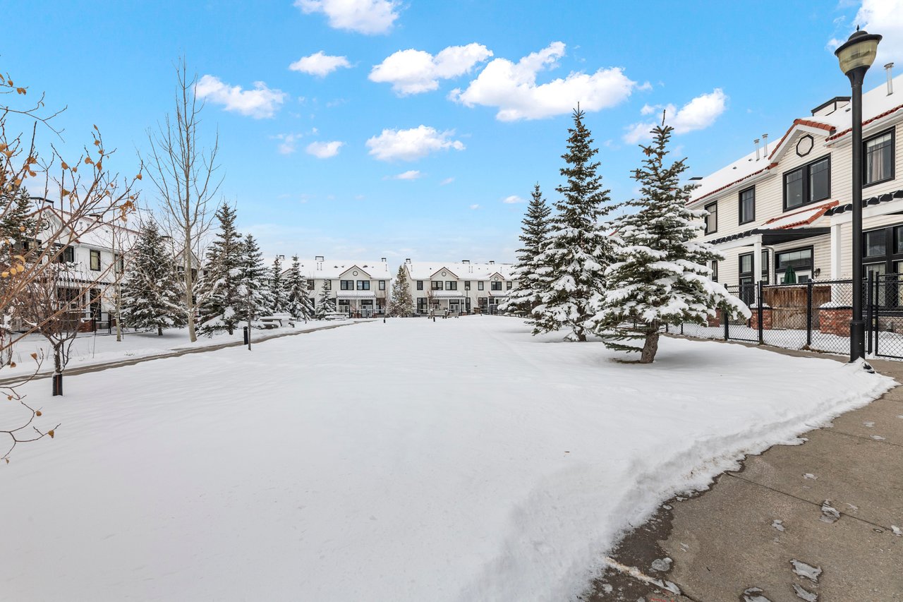 8910 Royal Oak Way NW