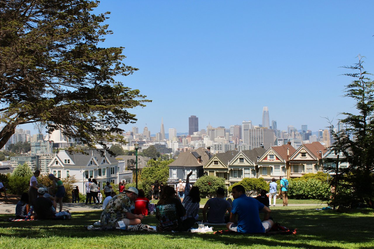 View of Pacific Heights in San Francisco featuring luxury homes and the downtown skyline.