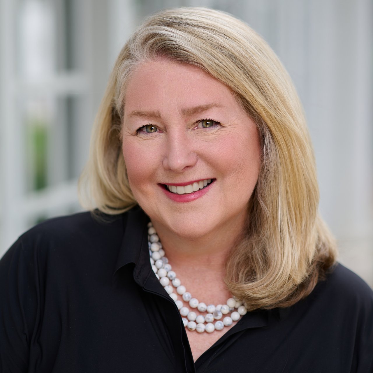 Karen Hollingsworth Miller Charlotte, NC Real Estate Agent Headshot