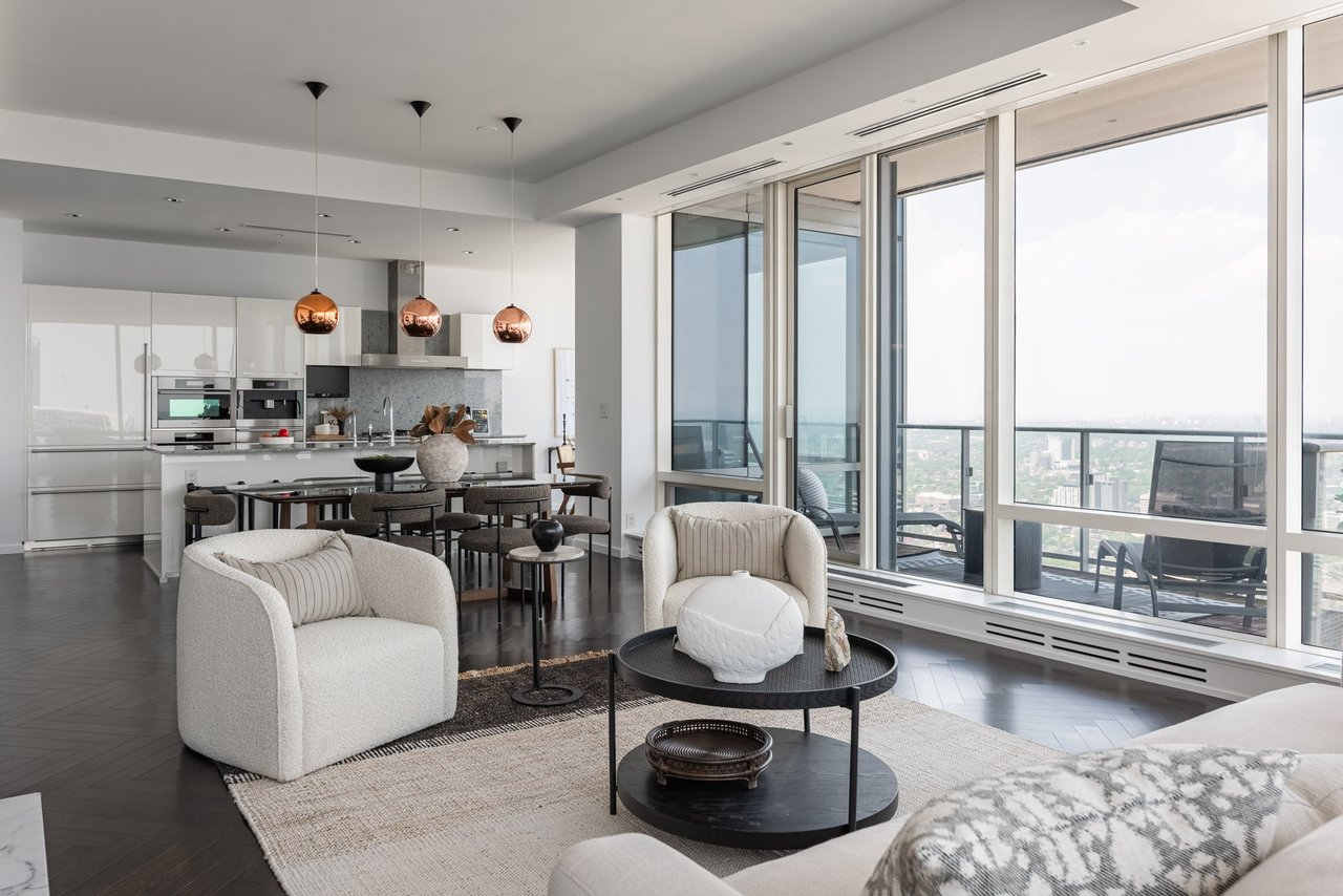 Suite 6104- 180 University Avenue