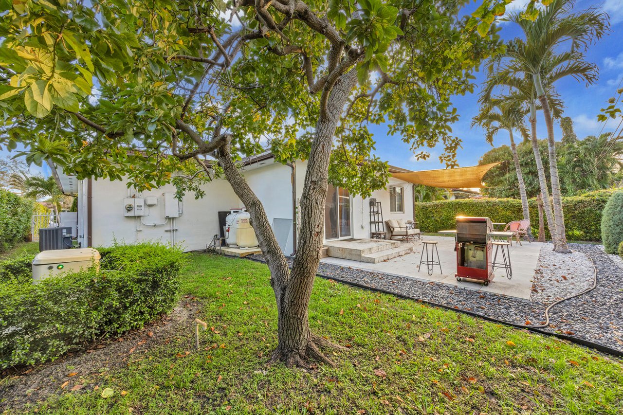 Convenient and Charming Coral Gables Retreat