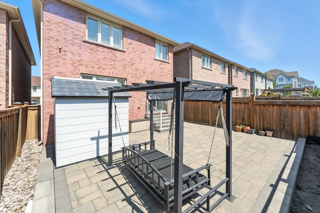 17 Holroyd St