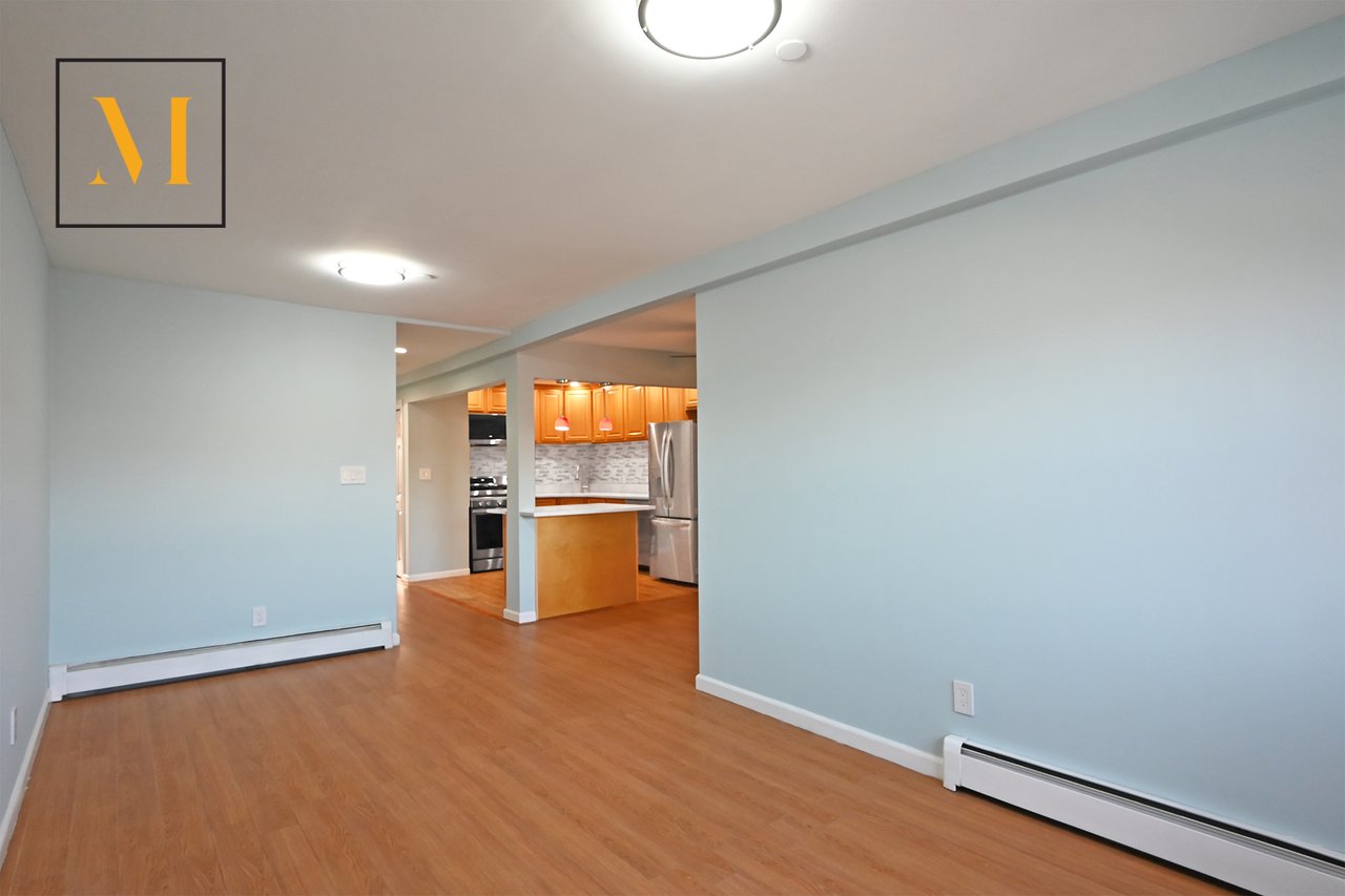 25-08 Newtown Avenue 004