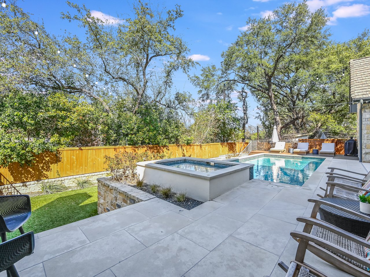 4907 Rollingwood Drive