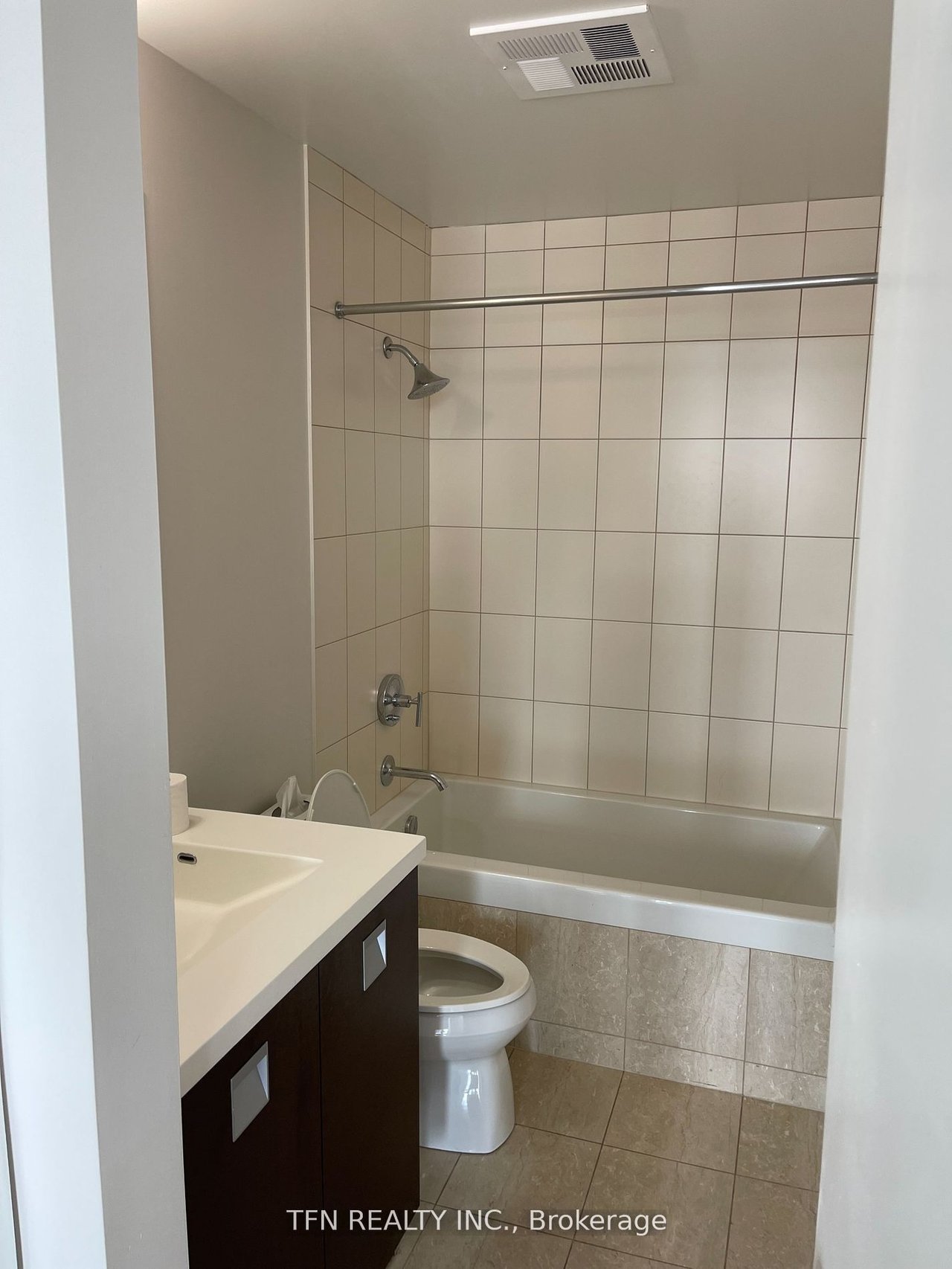 33 Charles Street E Unit: 3805