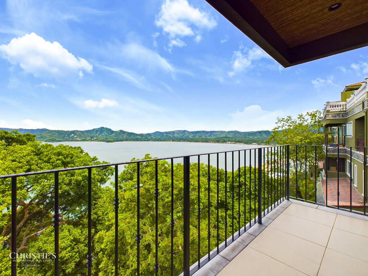 360 - 310 Splendor Penthouse