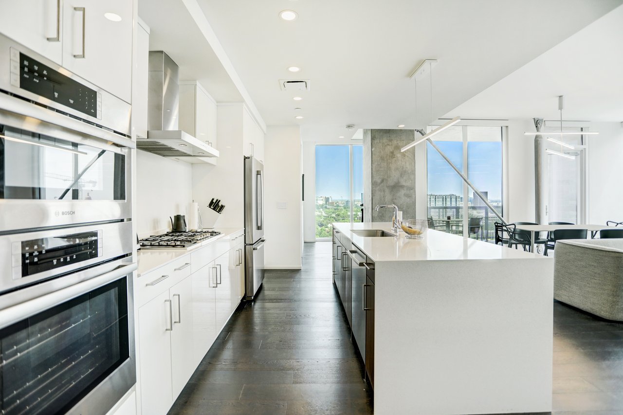 301 West Ave #2104