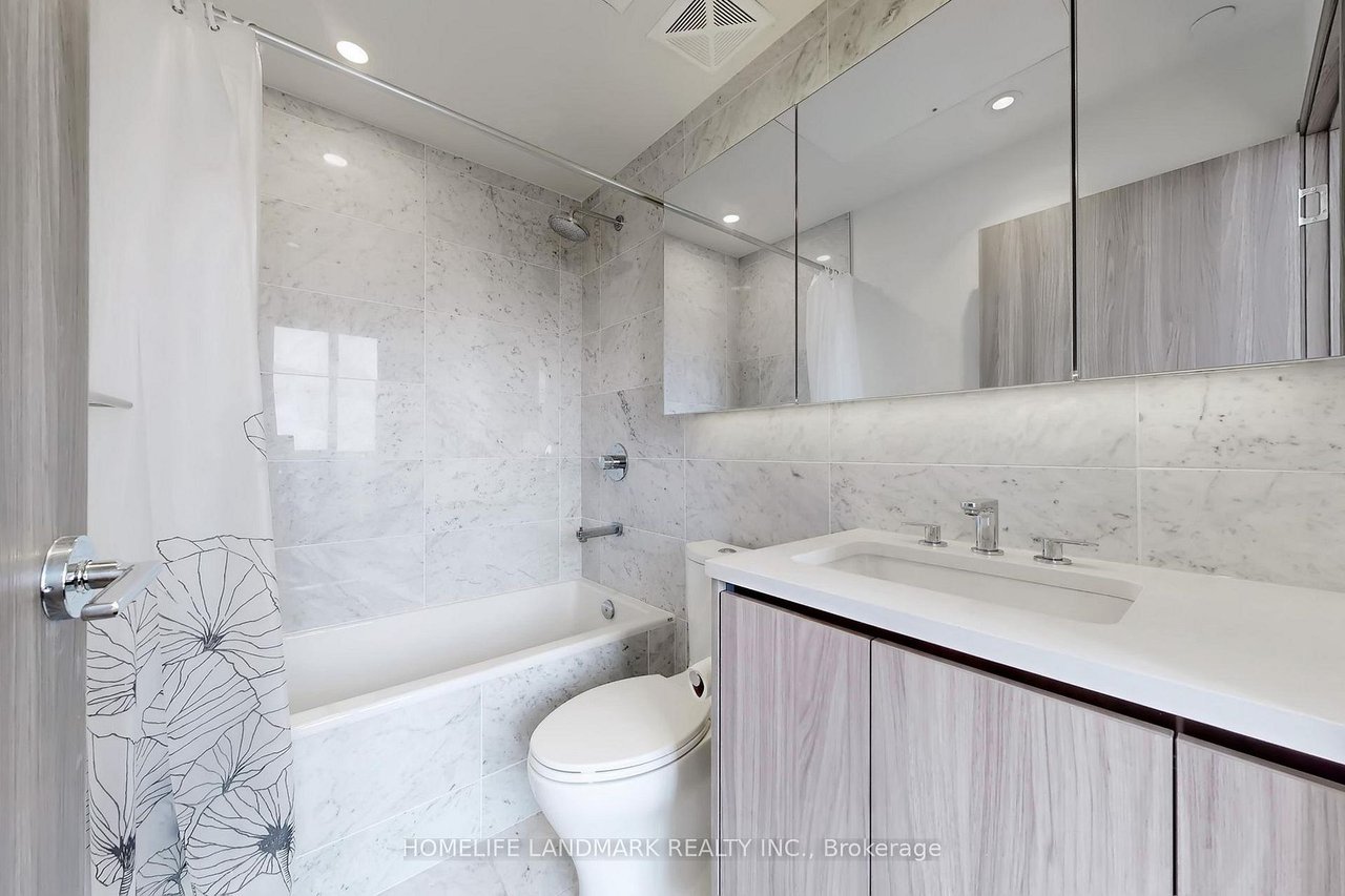 NORTH YORK'S PRESTIGIOUS COMMUNITY PENTHOUSE