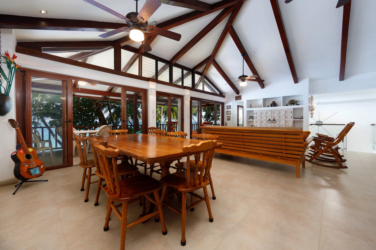 Beachfront Surf Villa, Jaco, Puntarenas