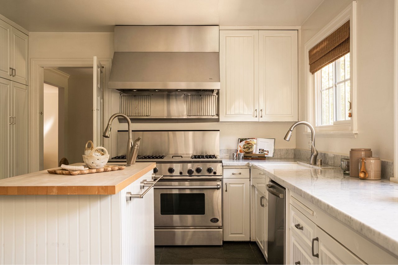 2533 Benedict Canyon Drive