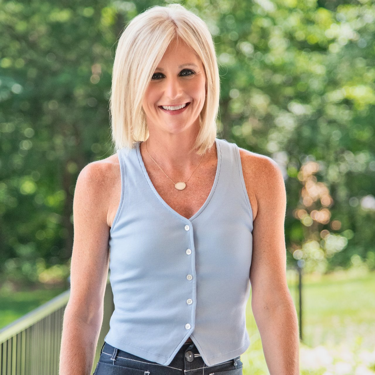 Jill Azar Saint Louis, MO Real Estate Agent Headshot