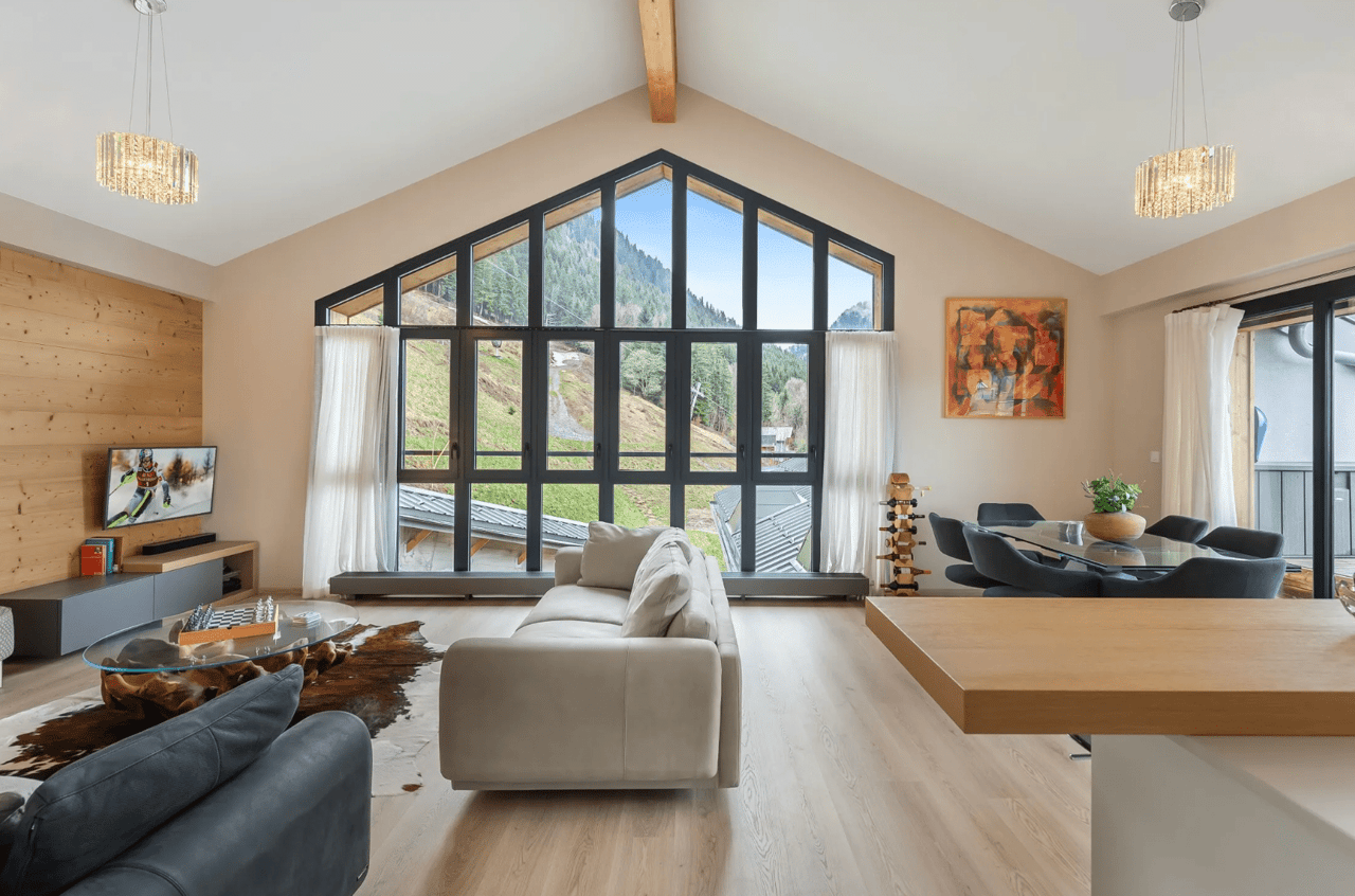 SUNNY CHATEL PENTHOUSE 