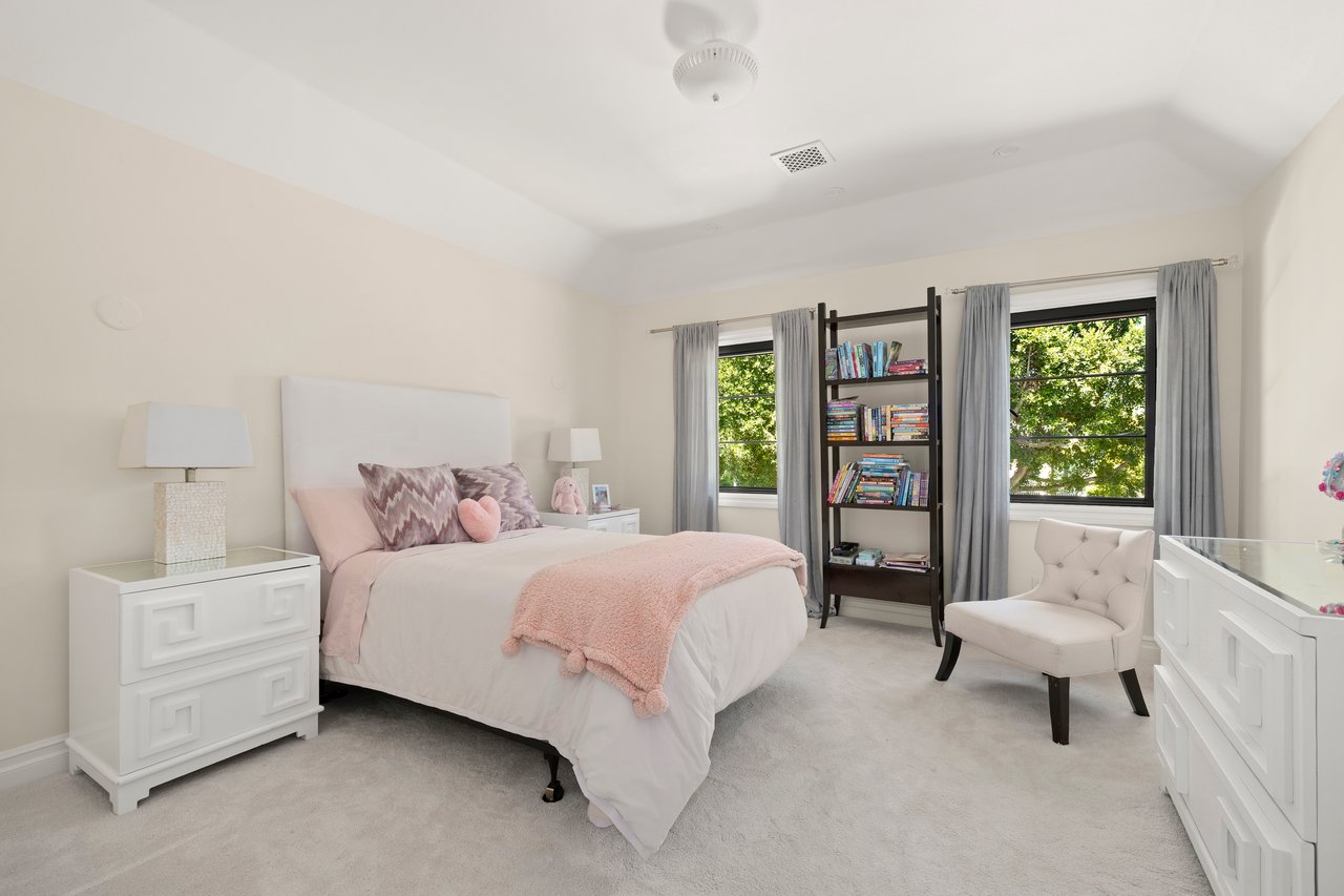 2325 Duxbury Cir