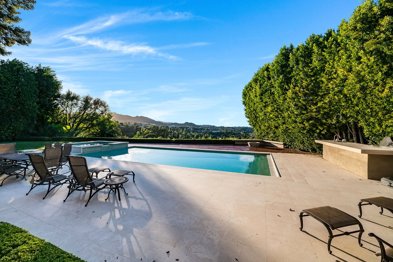 16167 Royal Oak Rd, Encino