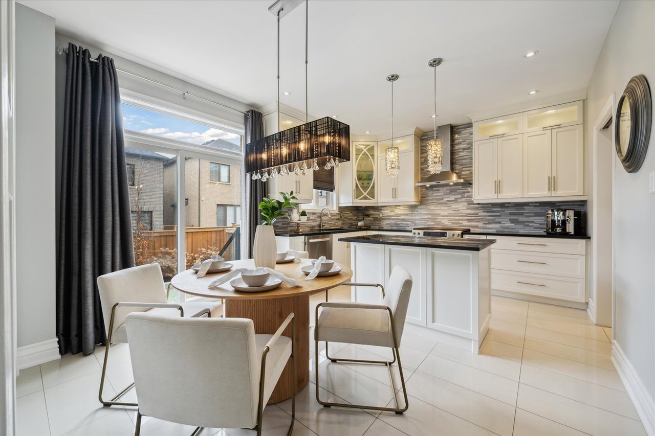 32 Maplebank Cres