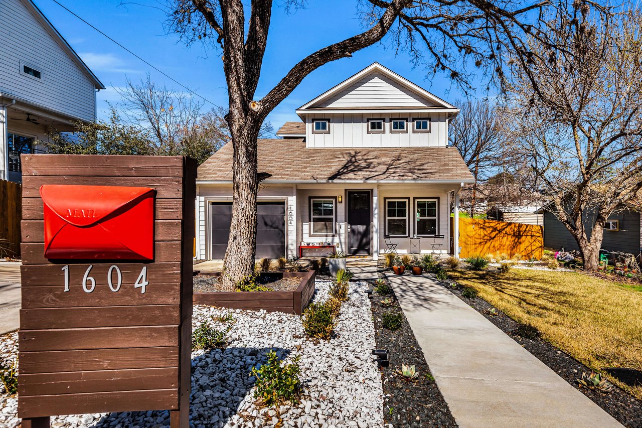 1604 JJ Seabrook #B