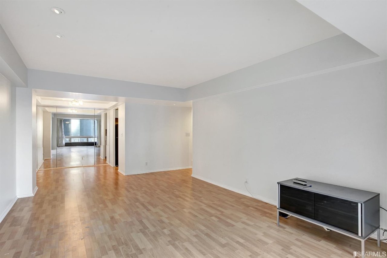 1177 California St. #208