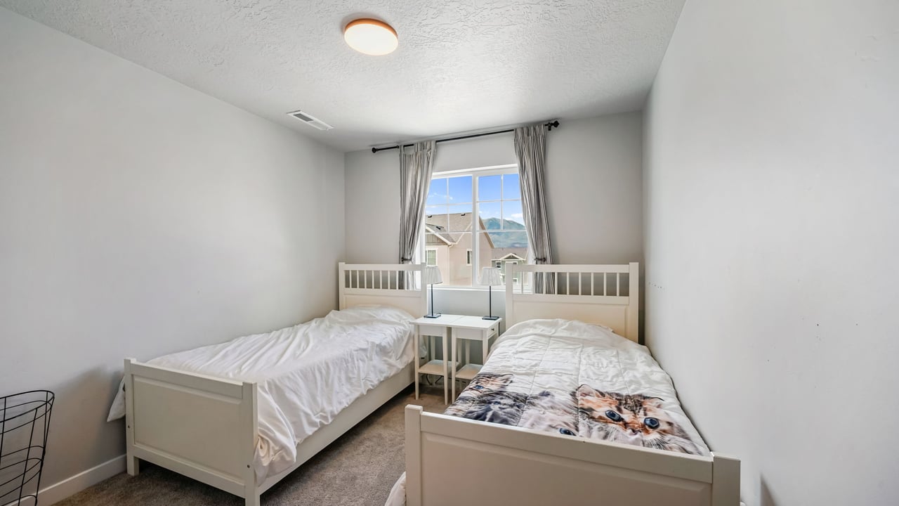 6753 N Mt Jefferson