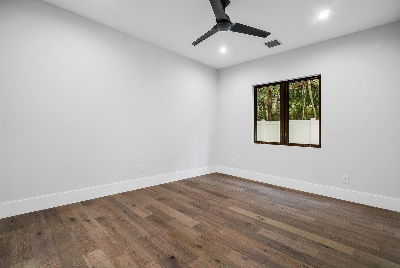 17 NW 15th St