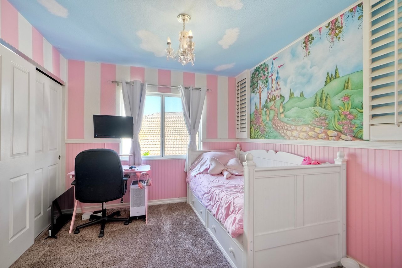 1025 Honeysuckle Dr