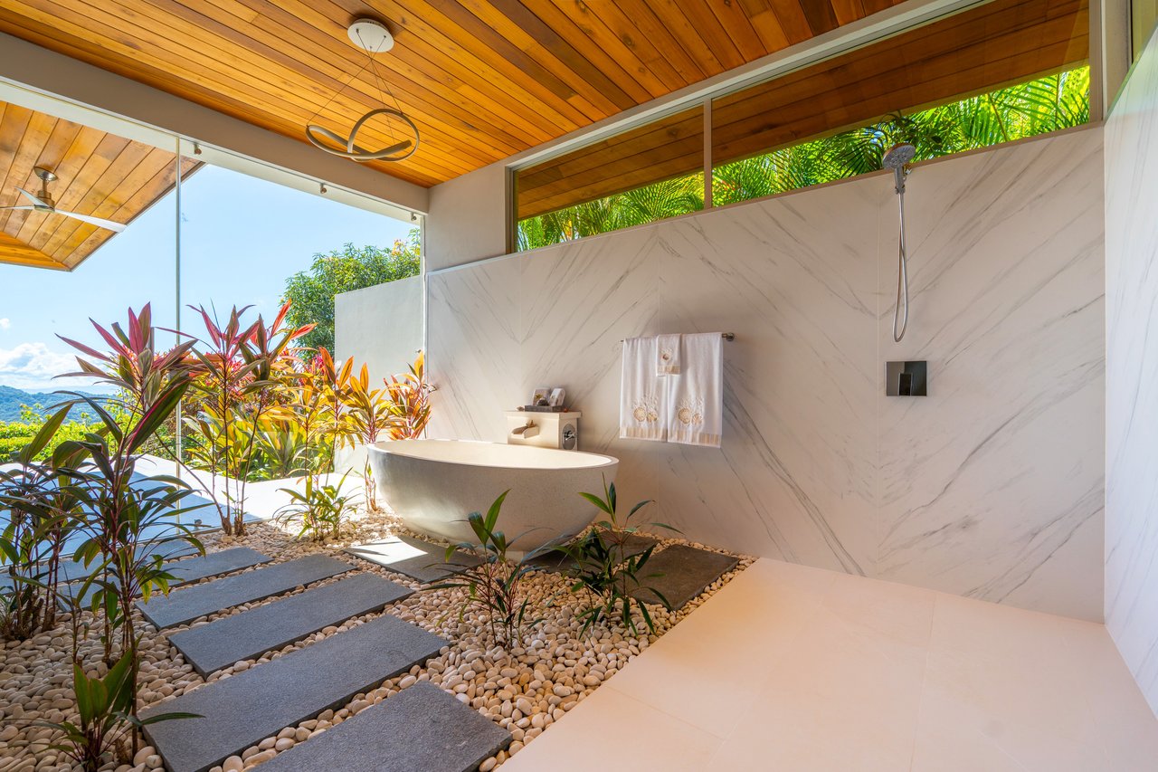 Blue Horizon – luxury ocean-view home in Ojochal, Costa Rica