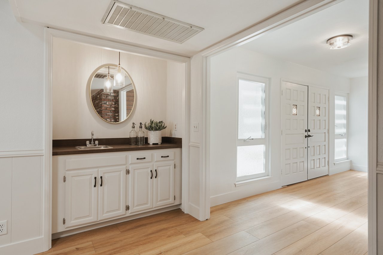 7817 E. Sandberg Lane