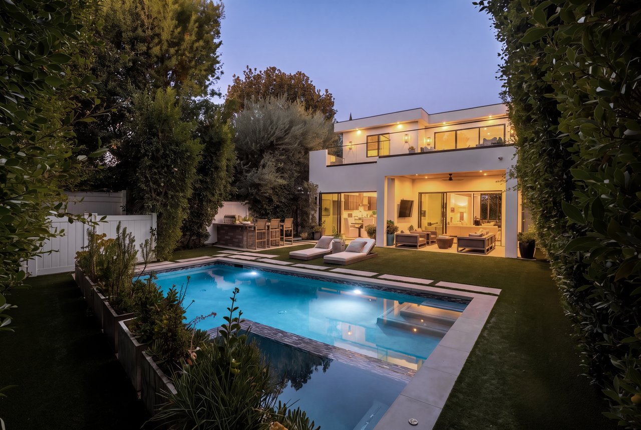 144 N Bowling Green Way