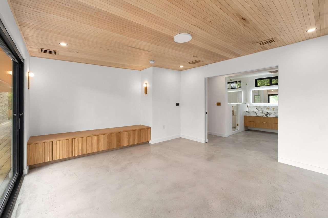 203 Wildcat Hollow and 100 Redbud Trail