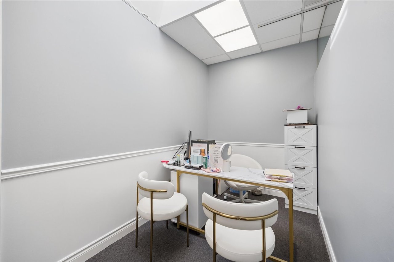 190 Main Street Unionville, Suite 202