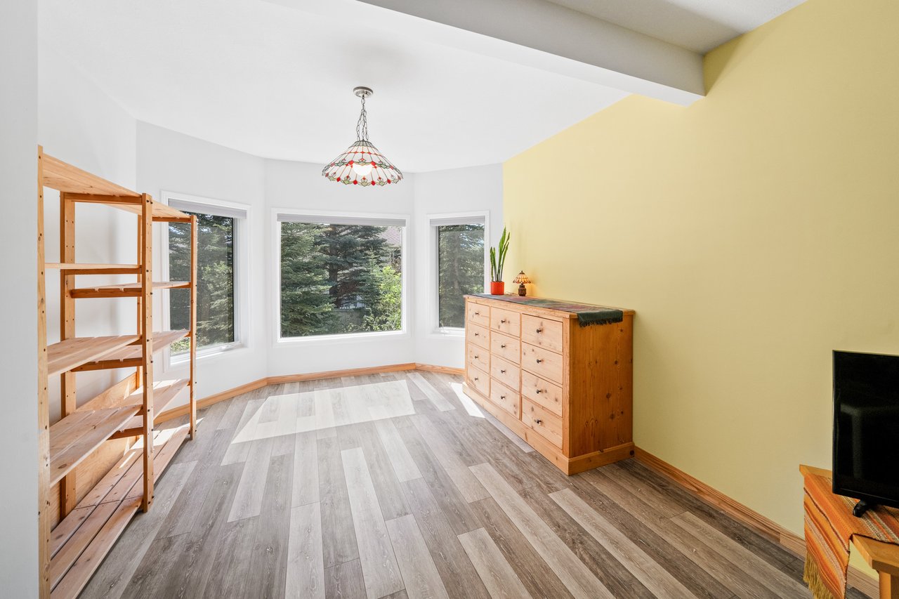 330 Canyon Close