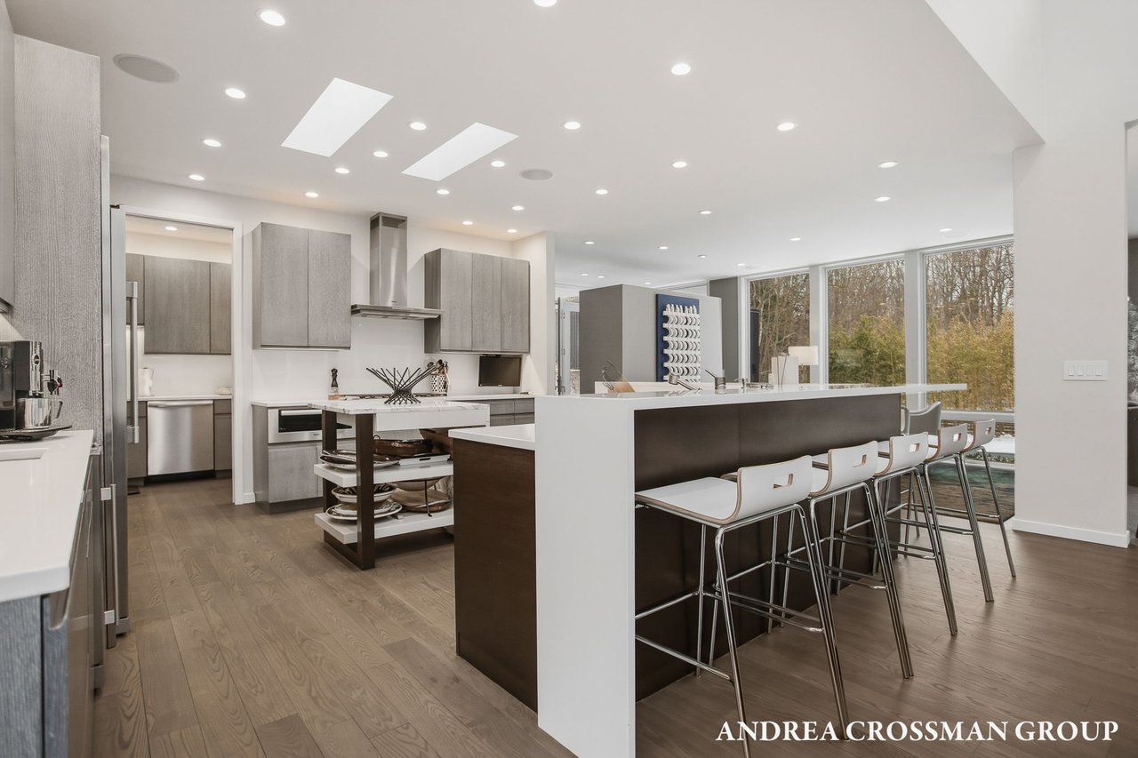 6919 Bendemeer Drive