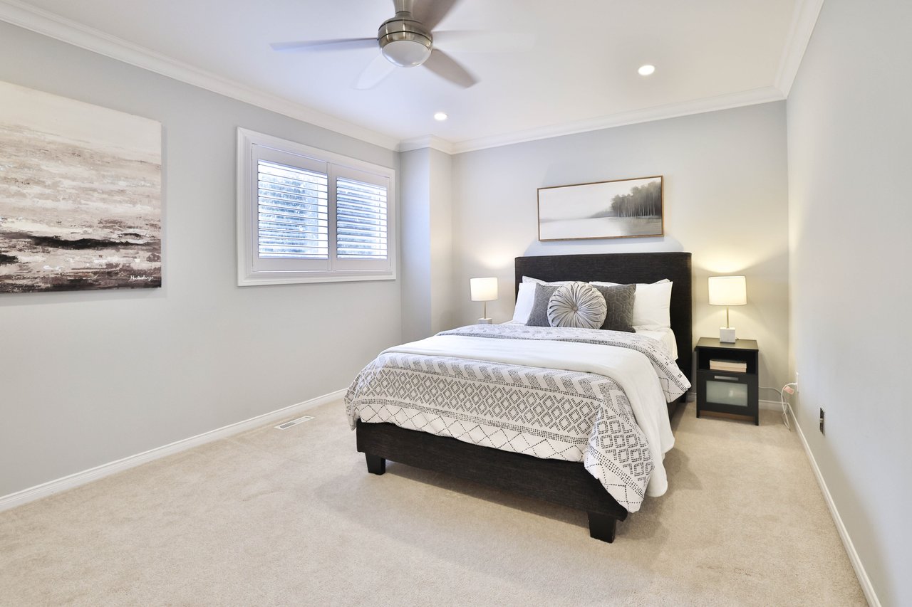 5255 Lakeshore Road 7