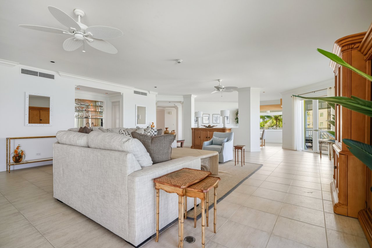 207 Beach Manor, Bayroc