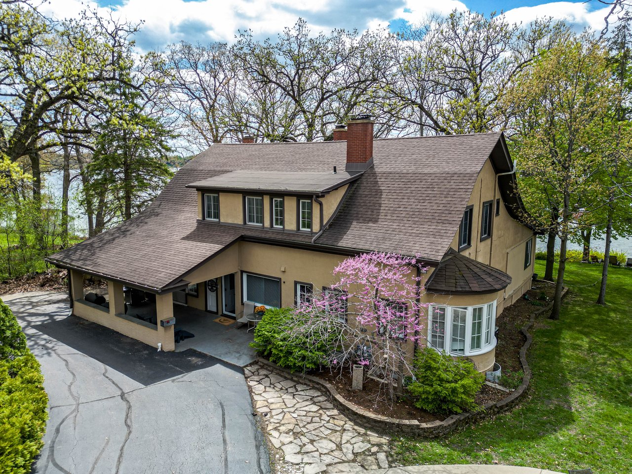 1046 N Hainesville Rd | Round Lake Beach, IL 