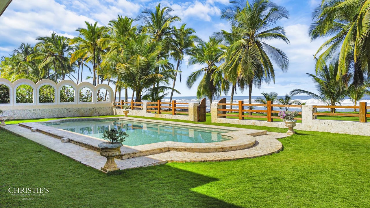 Hermosa Villa Beachfront Estate